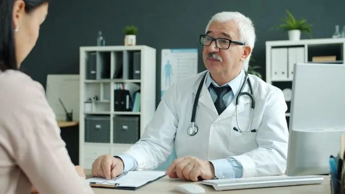 Dr Tomasz Nowicki